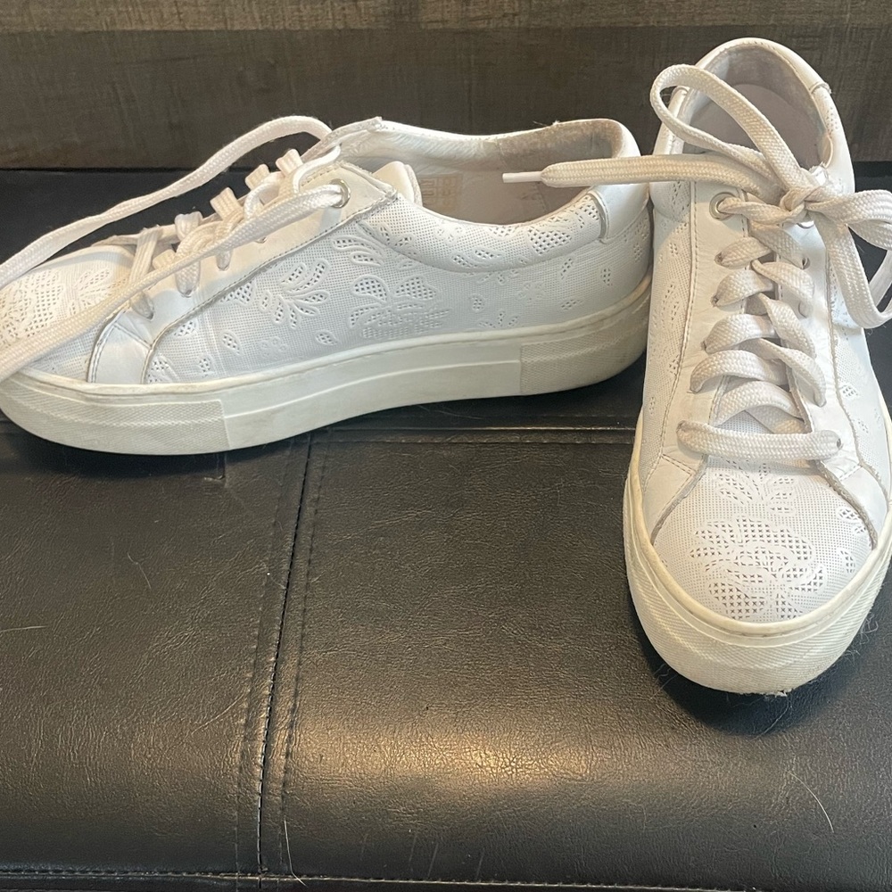 Saks Fifth Ave White Tennis Shoes! 39/8.5